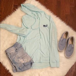 Vineyard Vines lightweight sweatshirt with hood
